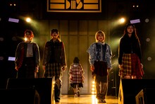 ステージを去るトギー。