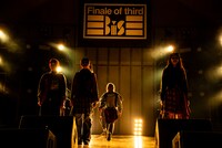 ステージを去るナノ3。