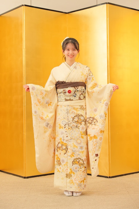 正鋳真優 ©AKB48