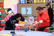 三宅健と大悟（千鳥）。©︎カンテレ