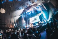 「川崎鷹也 2024-2025 Hall Tour『愛心 -MANAGOKORO-』」パシフィコ横浜 国立大ホール公演の様子。（撮影：スエヨシリョウタ）