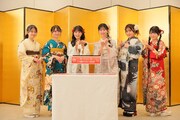 左から正鋳真優、山崎空、佐藤綺星、八木愛月、鈴木くるみ、布袋百椛。 ©AKB48