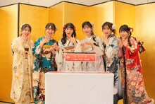左から正鋳真優、山崎空、佐藤綺星、八木愛月、鈴木くるみ、布袋百椛。 ©AKB48