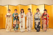 左から正鋳真優、山崎空、佐藤綺星、八木愛月、鈴木くるみ、布袋百椛。 ©AKB48