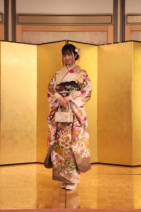 奥野心羽 ©2025 Zest, Inc. / 衣装協力：株式会社清水屋