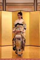 篠原京香 ©2025 Zest, Inc. / 衣装協力：株式会社清水屋