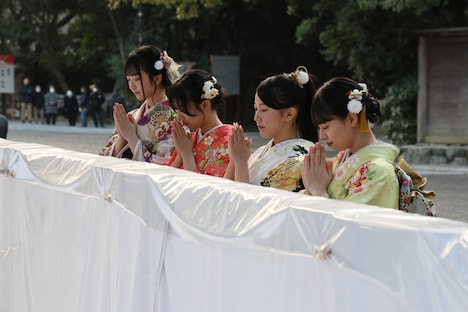 「SKE48 二十歳のつどい」の様子。 ©2025 Zest, Inc. / 衣装協力：株式会社清水屋