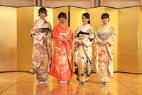 左から奥野心羽、澤田奏音、篠原京香、倉本羽菜。 ©2025 Zest, Inc. / 衣装協力：株式会社清水屋