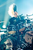 ヤガミ・トール（Dr）（撮影：田中聖太郎）