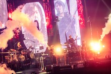 BUCK-TICK「ナイショの薔薇の下」の様子。（撮影：田中聖太郎）