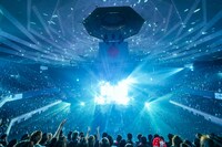 BUCK-TICK「ナイショの薔薇の下」の様子。（撮影：田中聖太郎）