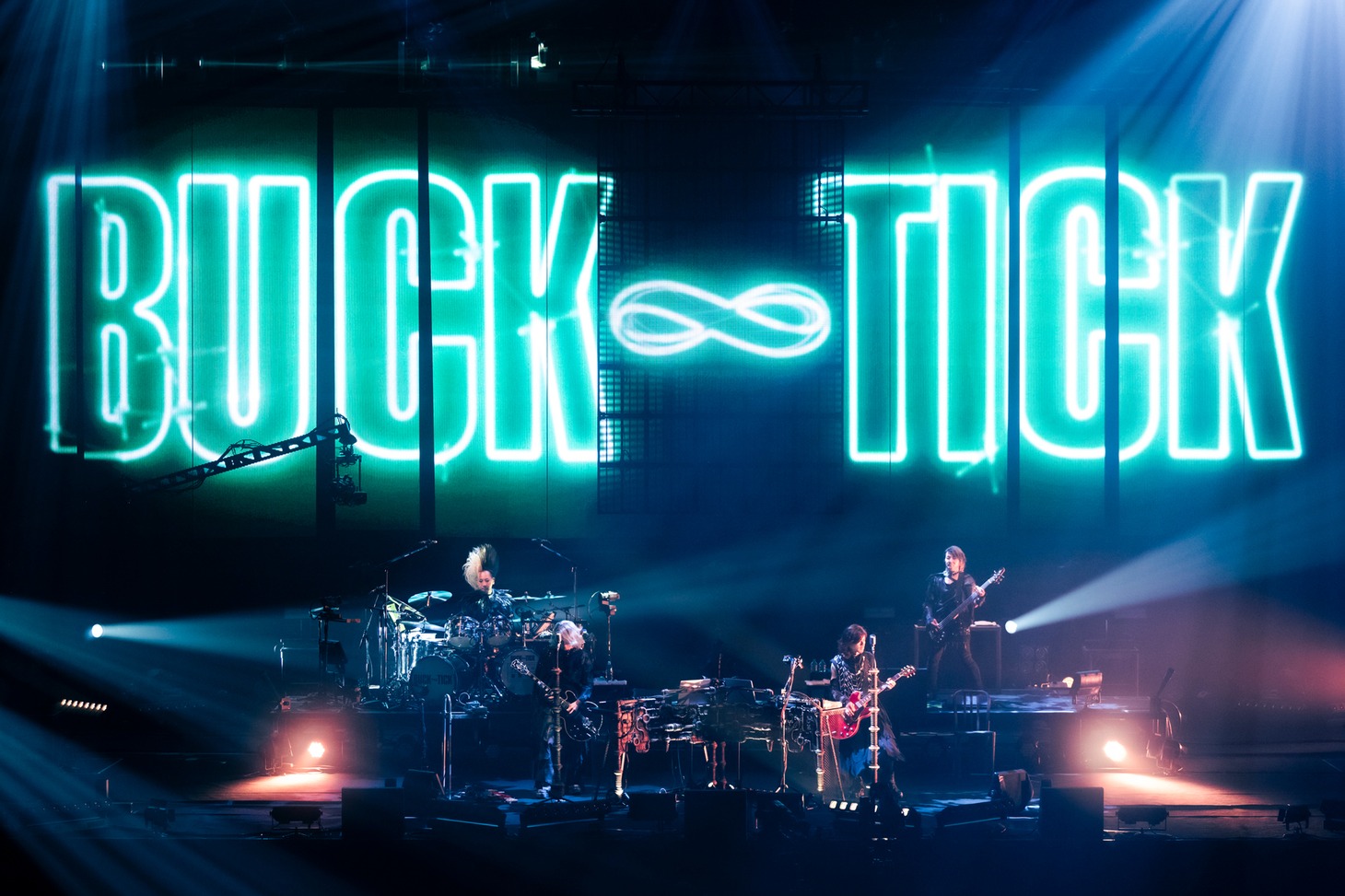 BUCK-TICK「ナイショの薔薇の下」の様子。（撮影：田中聖太郎）