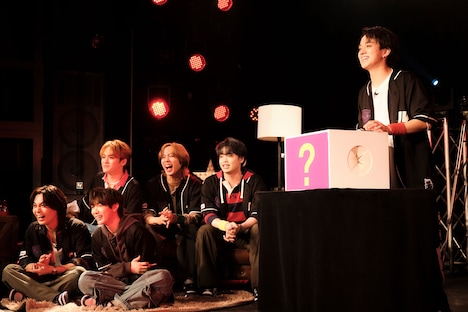 「Travis Japanのバラエティだぜ!!」初回放送より。©ストームレーベルズ/中京テレビ