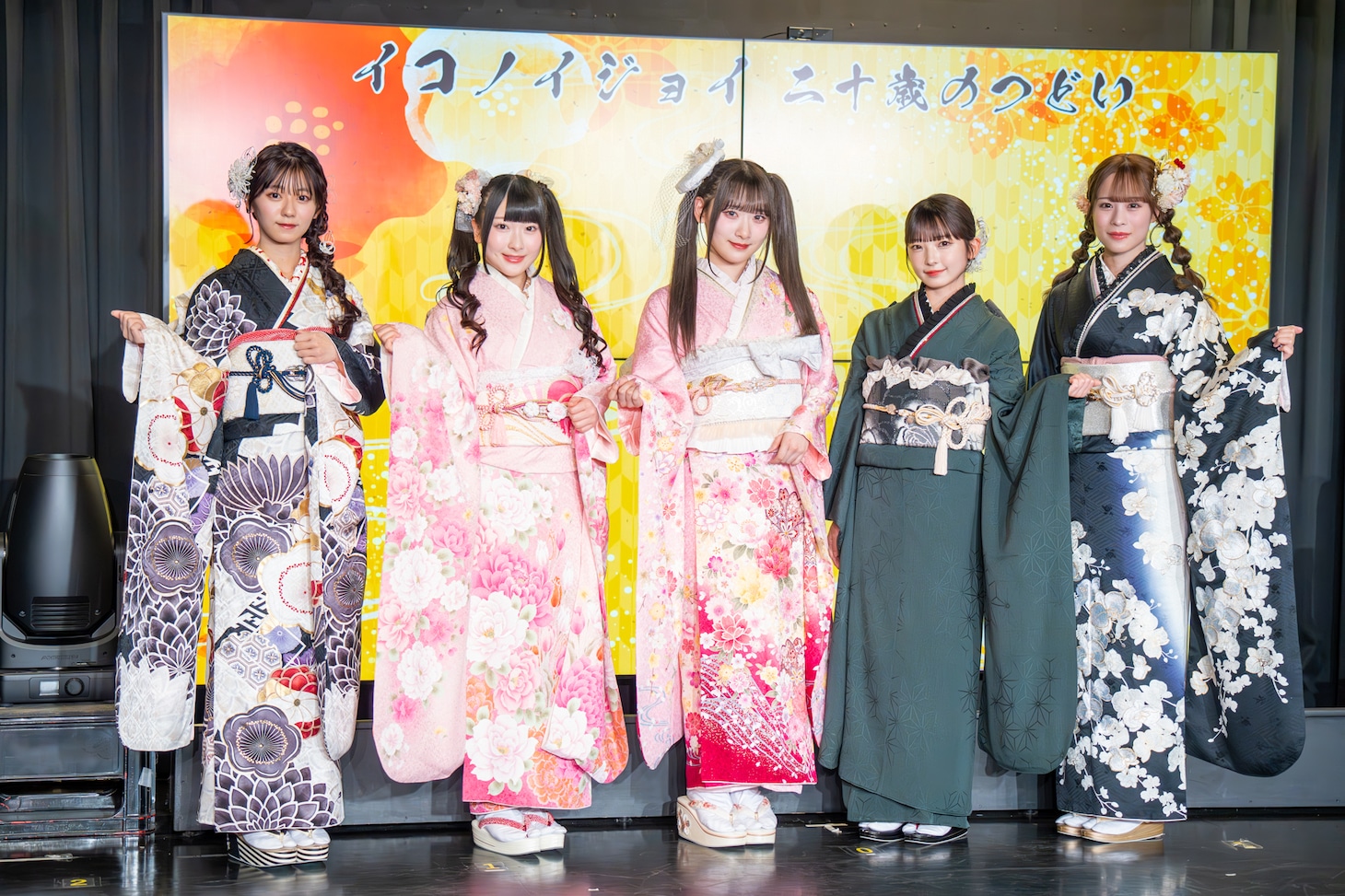 左から⼤信⽥美⽉、櫻井もも、齋藤樹愛羅、永⽥詩央⾥、髙橋舞。