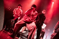 KOPERU（写真中央）（Photo by MAYUMI）