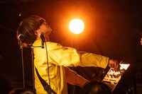 ハヤシヒロユキ（G, Vo, Syn, Programming / POLYSICS）（撮影：朝岡英輔）