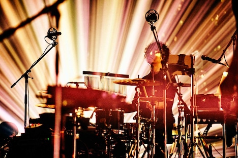 伊藤彬彦(Dr)(撮影:浜野カズシ)