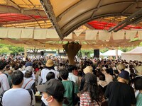 「パンと音楽とアンティーク」の様子。