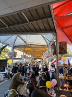 「パンと音楽とアンティーク」の様子。