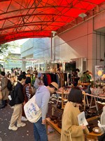 「パンと音楽とアンティーク」の様子。