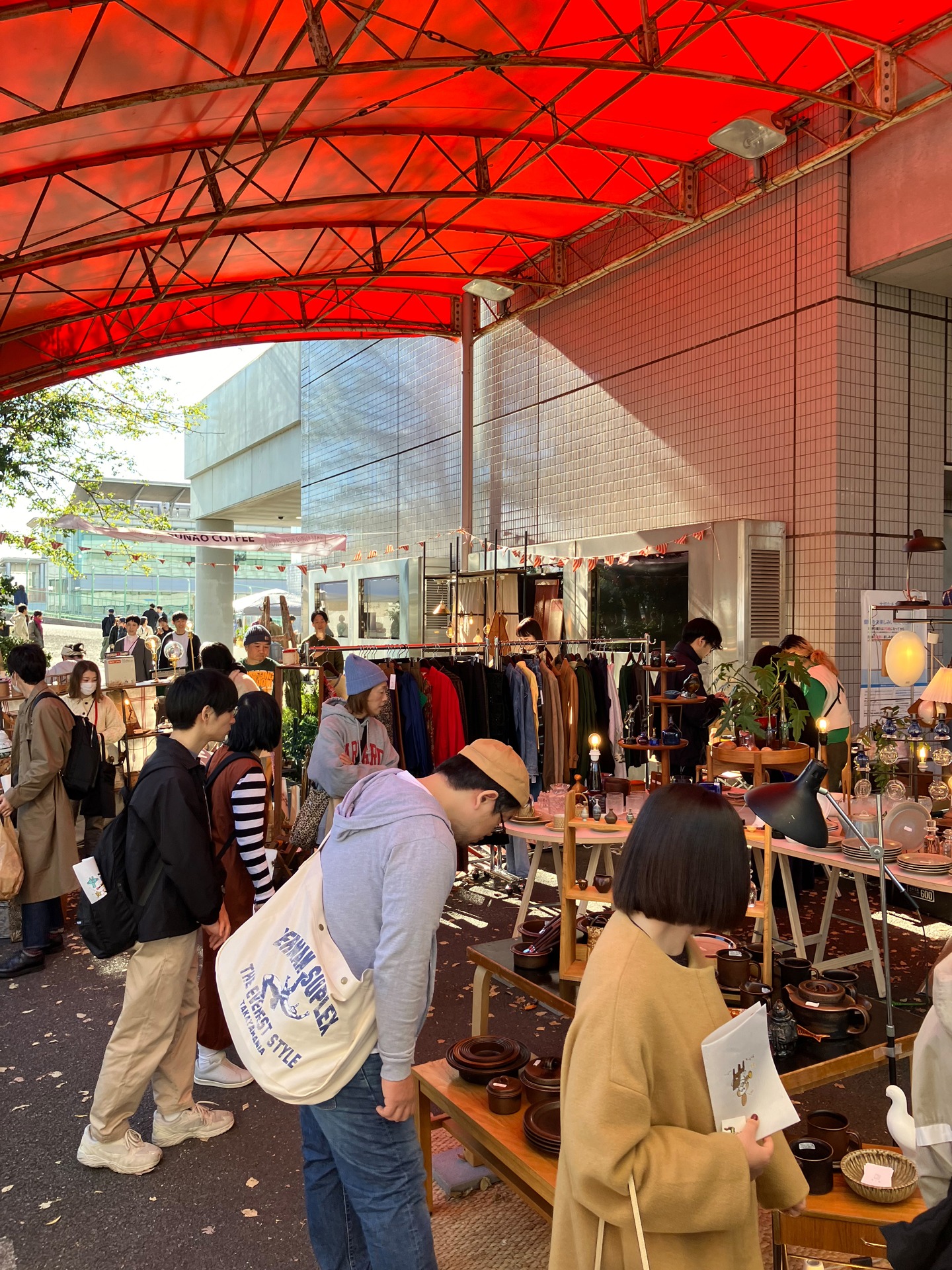 「パンと音楽とアンティーク」の様子。