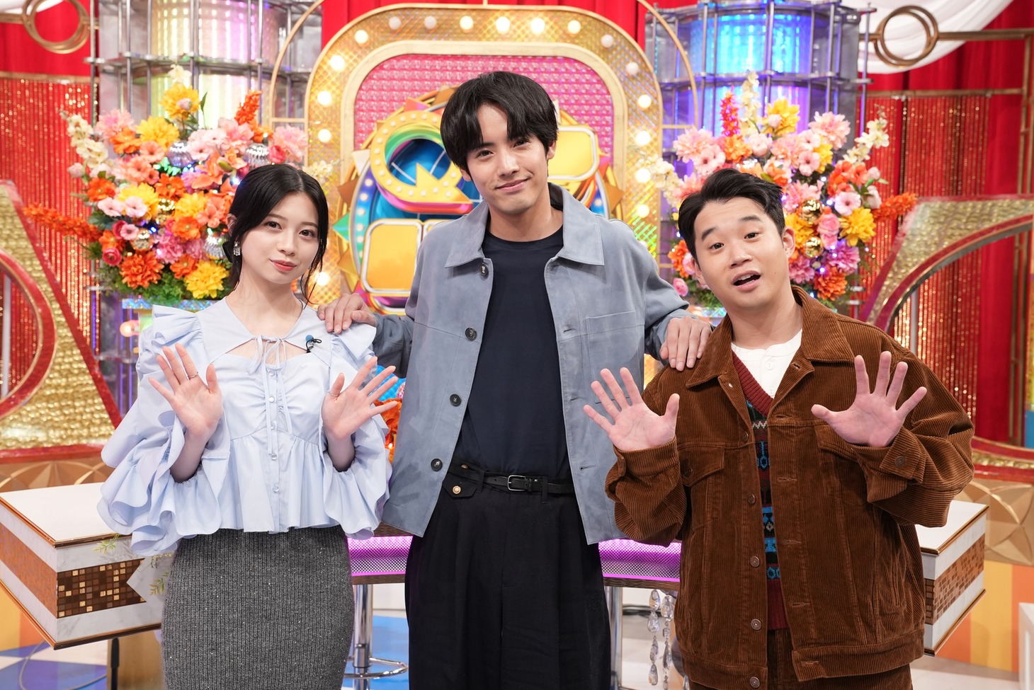 左から桜田ひより、赤楚衛二、矢本悠馬。
