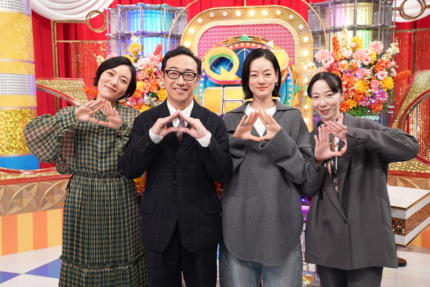 左から鈴木杏、角田晃広（東京03）市川実日子、平岩紙。