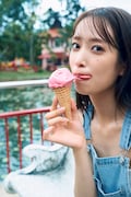 人気画像6位は「日向坂46佐々木久美の1st写真集先行カット第2弾、パステルブルーのベアワンピース姿で笑顔」より、佐々木久美(日向坂46)1st写真集先行カット。(撮影:藤原宏)