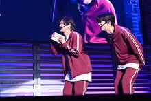 舞台袖にいるカイ先輩、リョウガ先輩に挨拶する稜海。