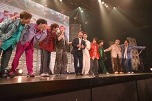 超特急と井上マネージャーのコラボの様子。