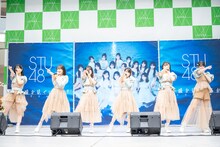 STU48「地平線を見ているか？」リリース記念イベントの様子。