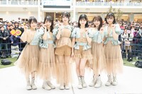 左から久留島優果、高雄さやか、中村舞、曽川咲葵、石田千穂、原田清花。