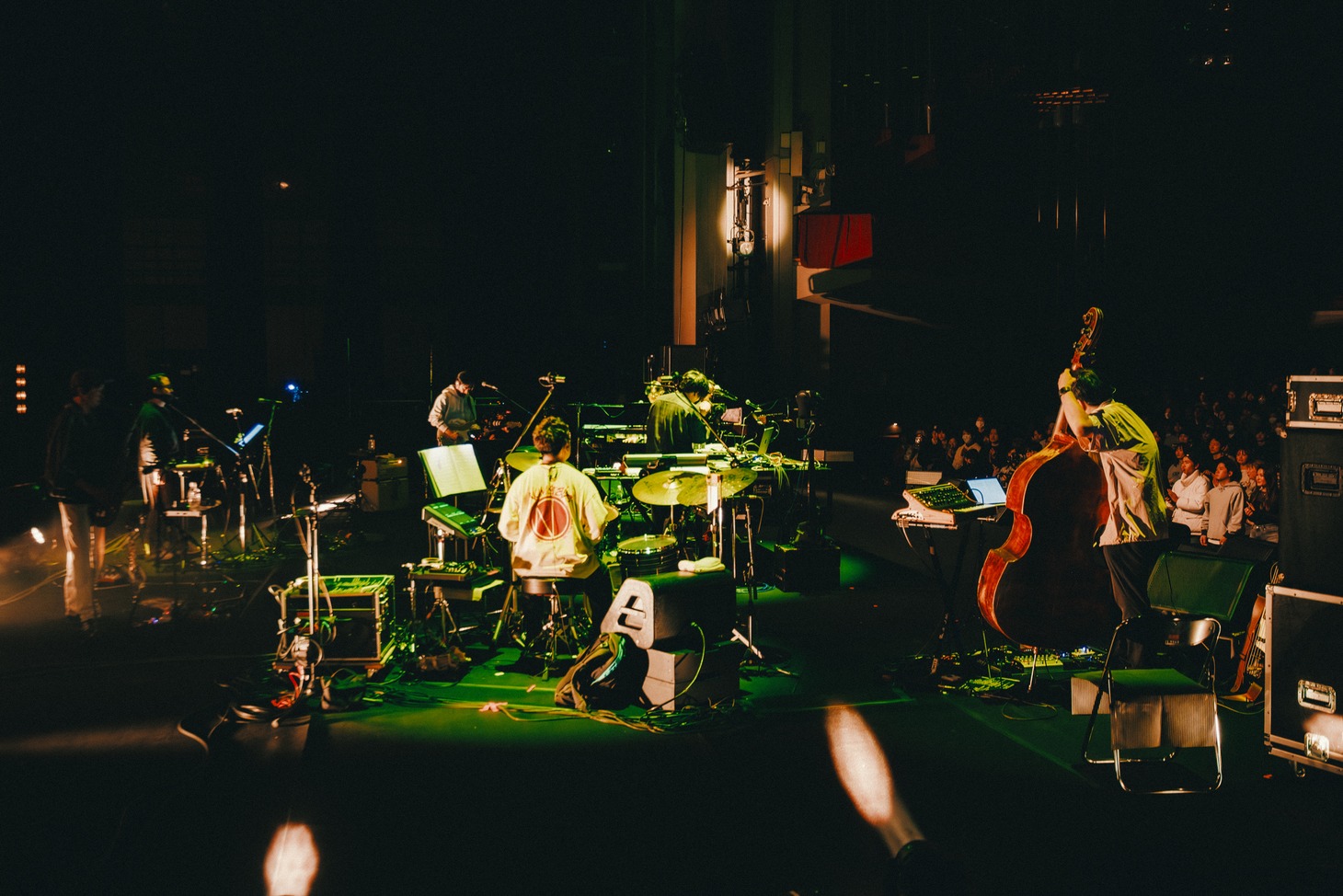 STUTSとバンドメンバー。（Photo by Daiki Miura）