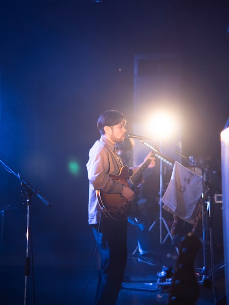 たなかえいぞを（Vo, G）（撮影：小財美香子）