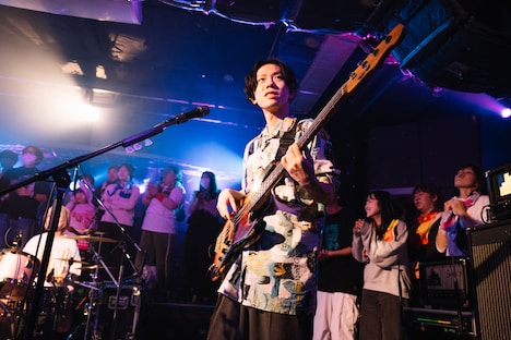 遠藤昌巳(B)(撮影:ハタサトシ)