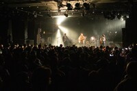 「グソクムズ ワンマンツアー “夢に飛びのって”」東京公演の様子。（撮影：小財美香子）