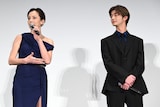 親子を演じた土屋アンナと吉澤要人(原因は自分にある。)。
