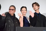 左から三池崇史監督、土屋アンナ、吉澤要人(原因は自分にある。)。