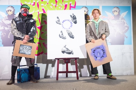 完成したアート作品と記念撮影も。