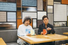 左からU-zhaan、黒沢薫。