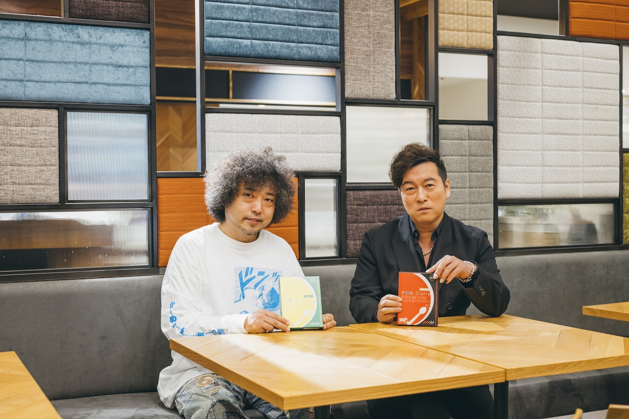 左からU-zhaan、黒沢薫。