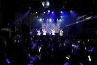 「くらわん1st Live -Welcome to Wonderland-」の様子。