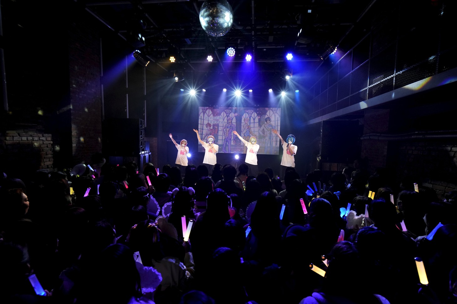 「くらわん1st Live -Welcome to Wonderland-」の様子。