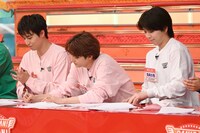 左からタカシ（超特急）、ユーキ（超特急）、塩崎太智（M!LK）