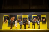 幕が上がって登場した登壇者。