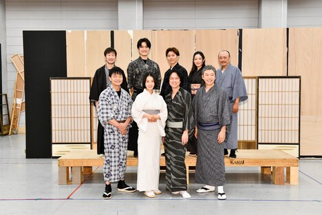 「浪人街」囲み取材の登壇者。前列左から神保悟志、玄理、丸山隆平、板尾創路、後列左から矢柴俊博、入江甚儀、入野自由、藤野涼子、佐藤誓。