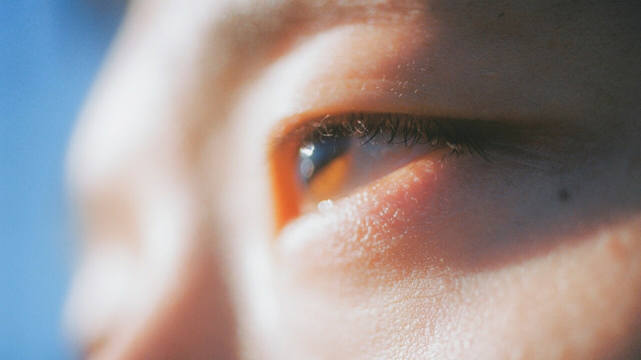 映秀。がカツセマサヒコと作詞、「瞳に吸い込まれて」MV公開