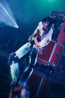 アユニ・D（B, Vo）（撮影：小杉歩）