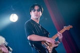 ギタリストとして3時間ステージに立ち続けたヤマモトショウ。