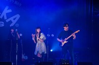 MICO（中央）とヤマモトショウ（右）のふぇのたすコンビ。